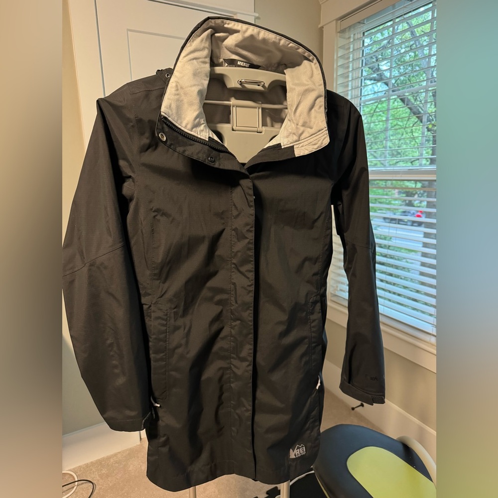 REI Co-op Rainier Rain Jacket - Women's Black Medium.